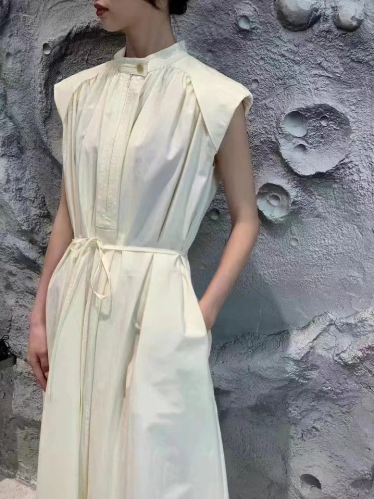 2022 Spring and Summer New Retro Stand Collar Sleeveless Pleated Women Dress Midi Dress
2022 Spring and Summer New Retro Stand Collar Sleeveless Pleated Women Dress Midi Dress