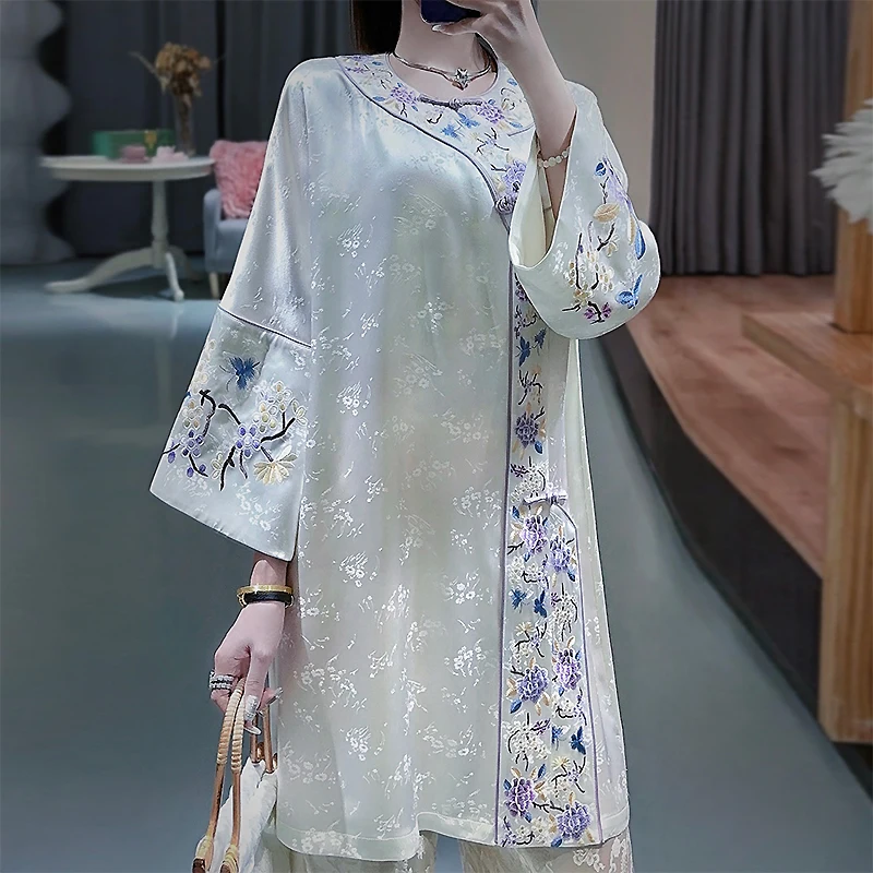 Женский топ в китайском стиле с круглым вырезом и рукавом до запястья
Женский топ в китайском стиле с круглым вырезом и рукавом до запястья