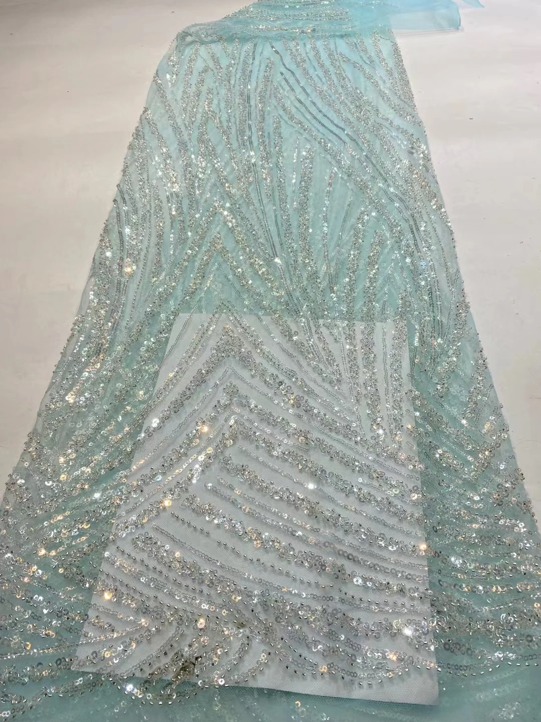 Fashion African Tulle Lace Fabric 2022 High-end Nigerian French Mesh Lace Sequins With Beads Embroidery For Wedding Party
Fashion African Tulle Lace Fabric 2022 High-end Nigerian French Mesh Lace Sequins With Beads Embroidery For Wedding Party
