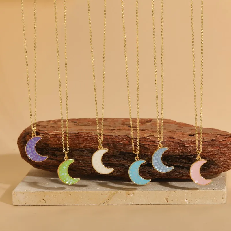 

2024 New Fashion Women INS Simple Colorful Oil Drip Shell New Moon Pendant Necklace Women Party Clavicle Chain Necklace Jewerly
