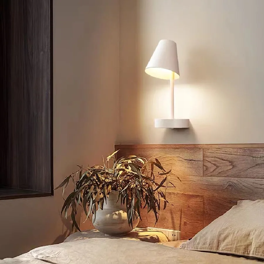 Modern Simple Iron Wall Lamp LED Creative Bedside Light Living Hall Aisle Porch Sconce With Switch Black White Decor Stair Lamp
Modern Simple Iron Wall Lamp LED Creative Bedside Light Living Hall Aisle Porch Sconce With Switch Black White Decor Stair Lamp