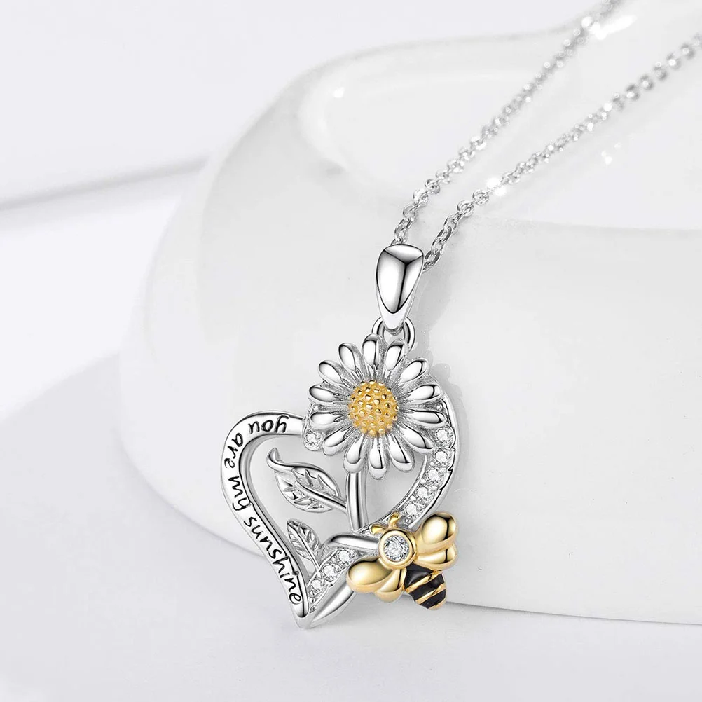 Bee Necklace Pendant Chain Heart Shape Trendy Necklaces Women Costume Jewelry Womens Simple Color Separation Fashion
Bee Necklace Pendant Chain Heart Shape Trendy Necklaces Women Costume Jewelry Womens Simple Color Separation Fashion