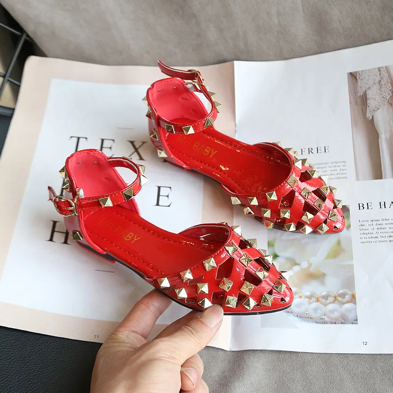 Summer Girls Sandals Fashion Princess Kids Beach Shoes Rivets Breathable Cut-outs Classic Children Flat Sandals
Summer Girls Sandals Fashion Princess Kids Beach Shoes Rivets Breathable Cut-outs Classic Children Flat Sandals