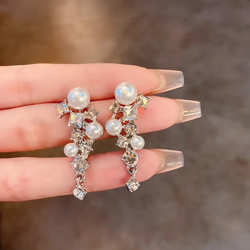 Silver Needle Diamond Pearl Geometric Earrings Ins Style Fashion Versatile Personalized Simple Temperament Design
Silver Needle Diamond Pearl Geometric Earrings Ins Style Fashion Versatile Personalized Simple Temperament Design