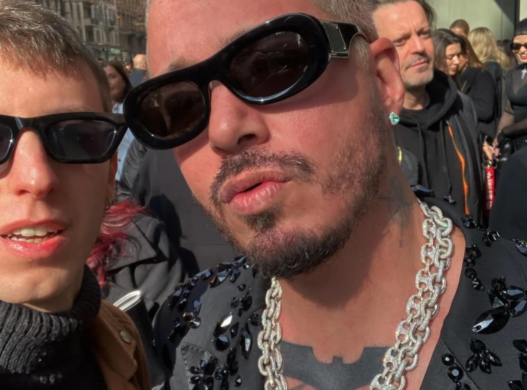 European and American celebrities have the same style of sunglasses Oval frame sunshade sunglasses for men and women 4412
European and American celebrities have the same style of sunglasses Oval frame sunshade sunglasses for men and women 4412