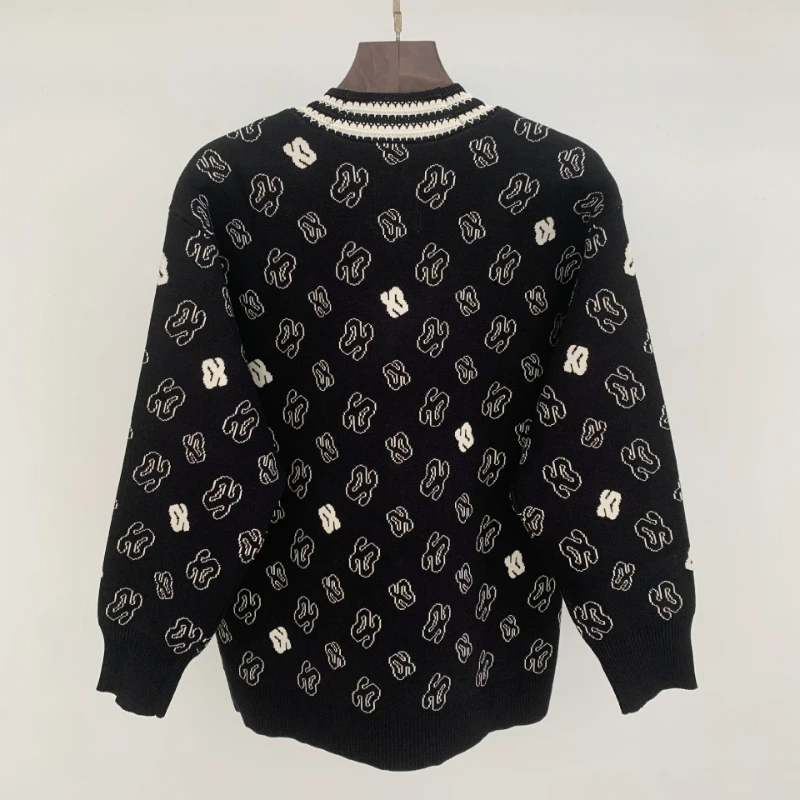 2022 Autumn and Winter New V Neck Letter Embroidery Striped Women Casual Knitted Cardigan Sweater
2022 Autumn and Winter New V Neck Letter Embroidery Striped Women Casual Knitted Cardigan Sweater