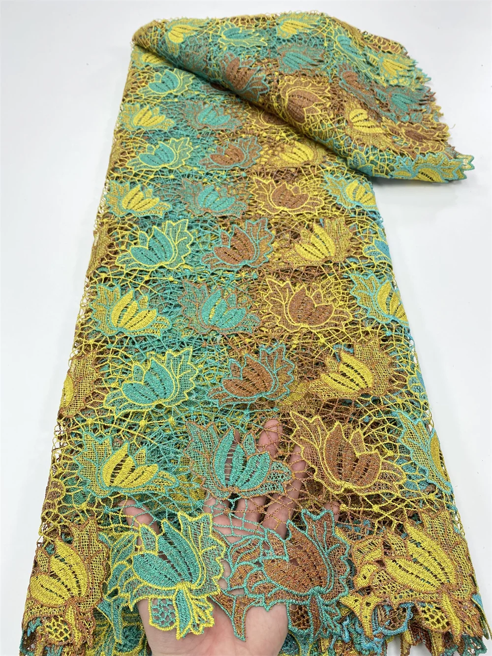 2022Latest Luxury Elegant African Embroidery Guipure Cord lace With Stones Fabric For Wedding Party Long Dress P6693 
2022Latest Luxury Elegant African Embroidery Guipure Cord lace With Stones Fabric For Wedding Party Long Dress P6693