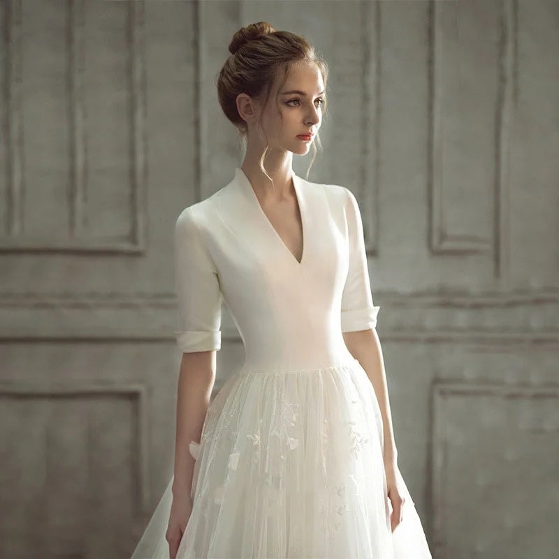 Satin Wedding Dress Bride tiktok V, neck, fairy tail, Hepburn, vibrato, wedding dress
Satin Wedding Dress Bride tiktok V, neck, fairy tail, Hepburn, vibrato, wedding dress