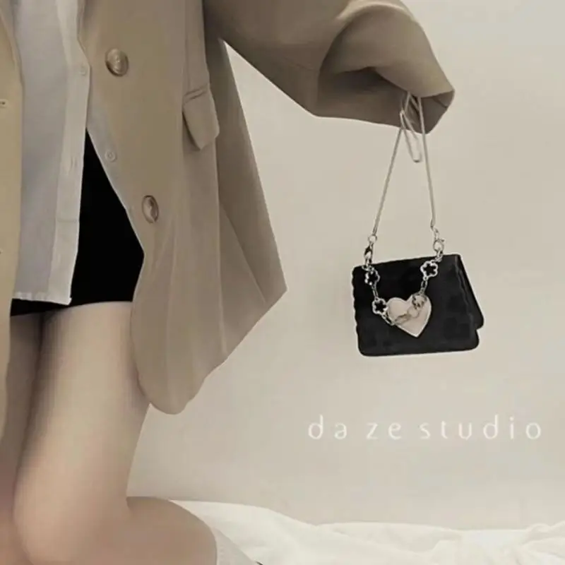 2022 New Trendy Messenger Bag Ins Niche Heart Shaped Sweet Mini Coin Lipstick Bag Cool Chain Small Shoulder Bag Female Handbag
2022 New Trendy Messenger Bag Ins Niche Heart Shaped Sweet Mini Coin Lipstick Bag Cool Chain Small Shoulder Bag Female Handbag