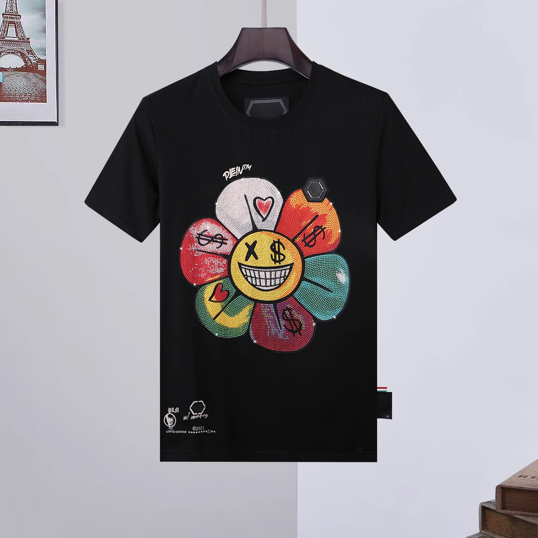 2022 summer new short sleeved men's clothes cotton flowers smiling face diamond inlaid top T-shirt fashion trend men and women T
2022 summer new short sleeved men's clothes cotton flowers smiling face diamond inlaid top T-shirt fashion trend men and women T