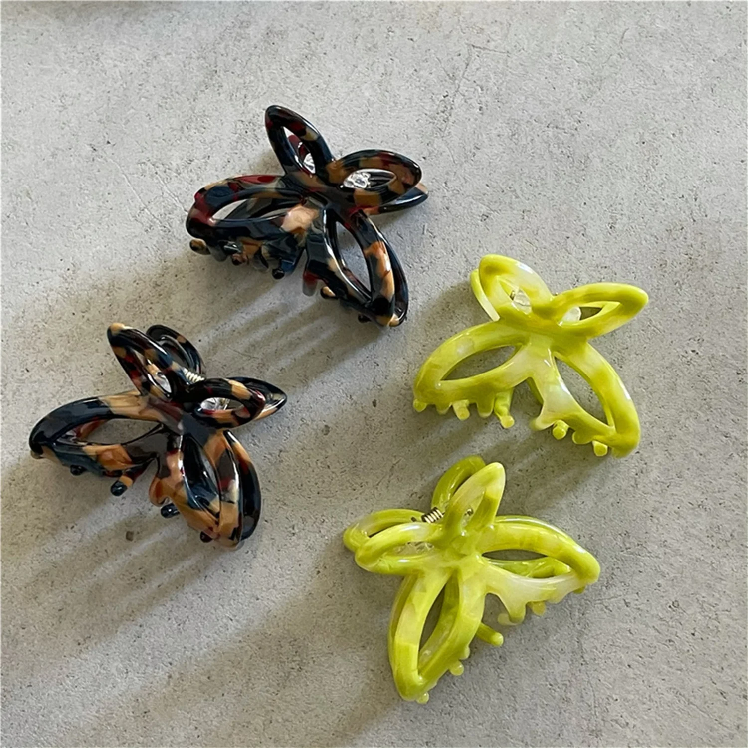 New Fashion Hollow Butterfly Small Hair Hollow Barrettes Sweet Plastic Animal Clip Female Clip Hair Accessories Headwear
New Fashion Hollow Butterfly Small Hair Hollow Barrettes Sweet Plastic Animal Clip Female Clip Hair Accessories Headwear