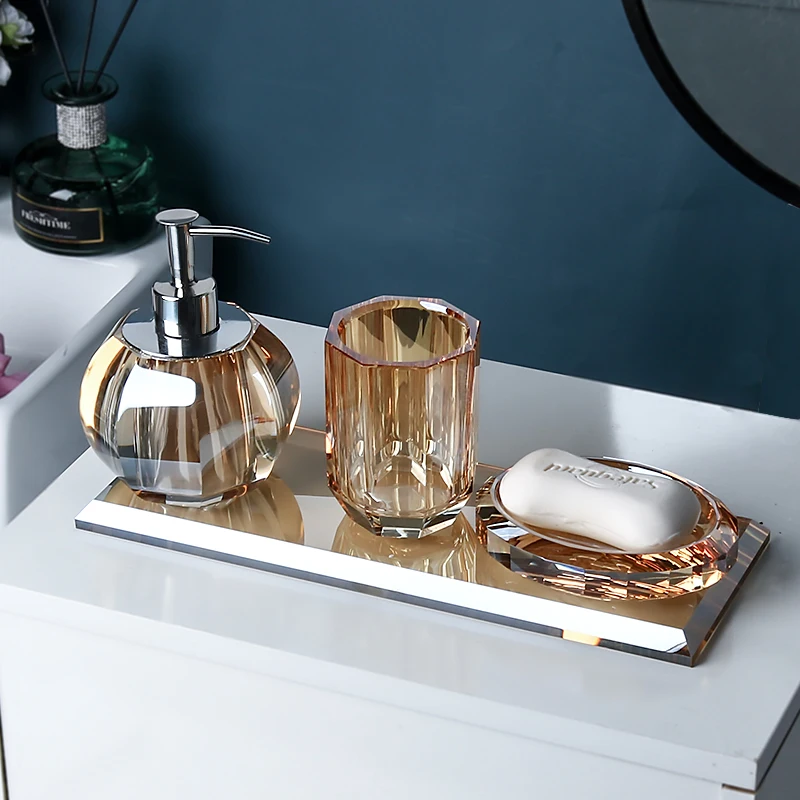 Стеклянный набор для ванной комнаты
Стеклянный набор для ванной комнаты
