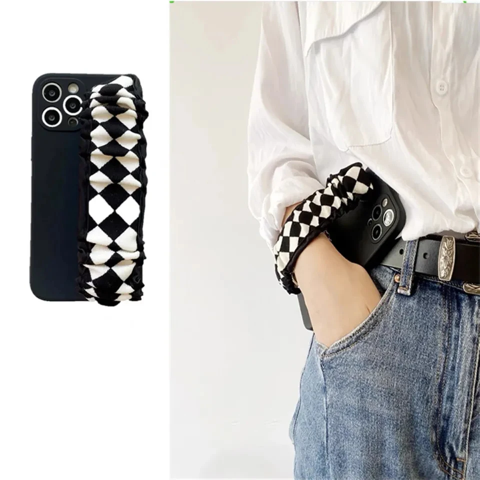INS Black and White Geometry Wristband Phone Case Silicon Mobile Phone Case For iPhone XR Xs Max 8 Plus 11 12 13 Pro Max Case
INS Black and White Geometry Wristband Phone Case Silicon Mobile Phone Case For iPhone XR Xs Max 8 Plus 11 12 13 Pro Max Case