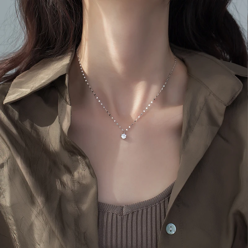 Fashion 925 Sterling Silver Single Diamond Necklace Advanced Simple Shiny Zircon Pendant Feminine Clavicle Chain Party Jewelry
Fashion 925 Sterling Silver Single Diamond Necklace Advanced Simple Shiny Zircon Pendant Feminine Clavicle Chain Party Jewelry