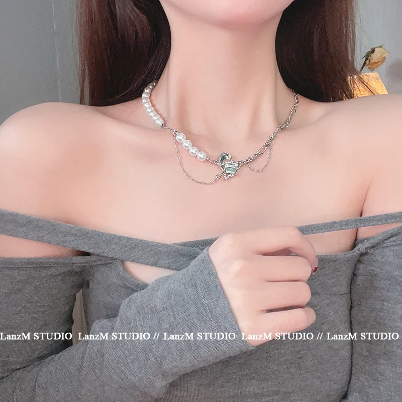 Mint Green Zircon Pearl Stitching Necklace for Women Lady Luxury Pendant Love Clavicle Chain 2022 Trend Aesthetic Jewelry Collar
Mint Green Zircon Pearl Stitching Necklace for Women Lady Luxury Pendant Love Clavicle Chain 2022 Trend Aesthetic Jewelry Collar