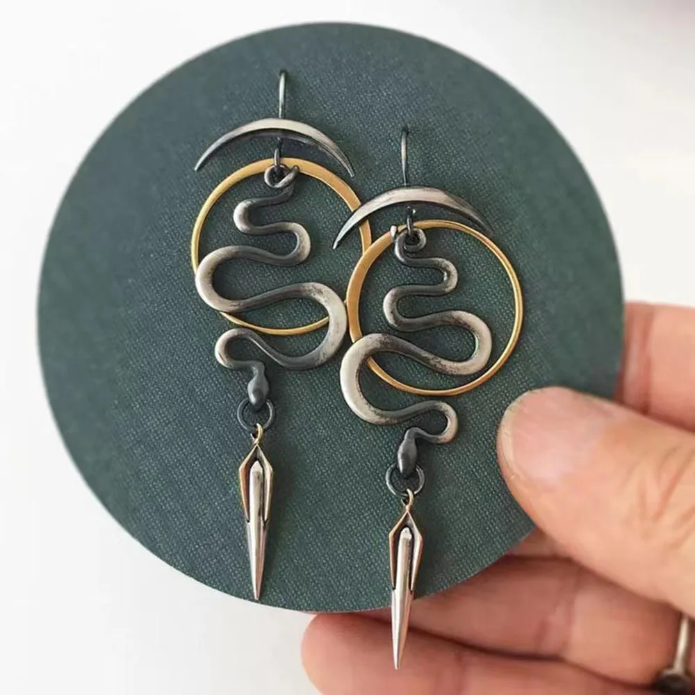2022 New Creative Snake Irregular Geometric Spiral Earrings for Women Vintage Female Awl Small Pendant Earrings Widding Jewelry
2022 New Creative Snake Irregular Geometric Spiral Earrings for Women Vintage Female Awl Small Pendant Earrings Widding Jewelry