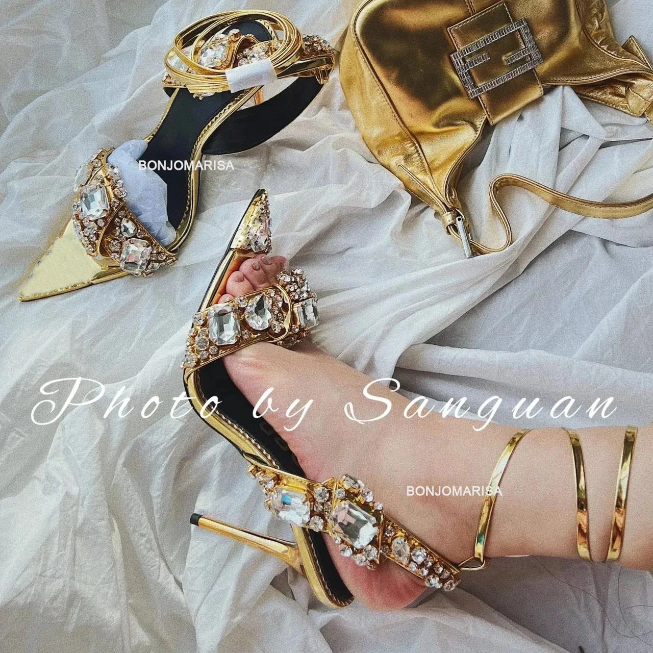 Сандалии женские с открытым носком, брендовые роскошные босоножки с блестками, на высоком каблуке, с кристаллами, со стразами, на ремешках, пикантная обувь для свадебной вечеринки, лето
Сандалии женские с открытым носком, брендовые роскошные босоножки с блестками, на высоком каблуке, с кристаллами, со стразами, на ремешках, пикантная обувь для свадебной вечеринки, лето