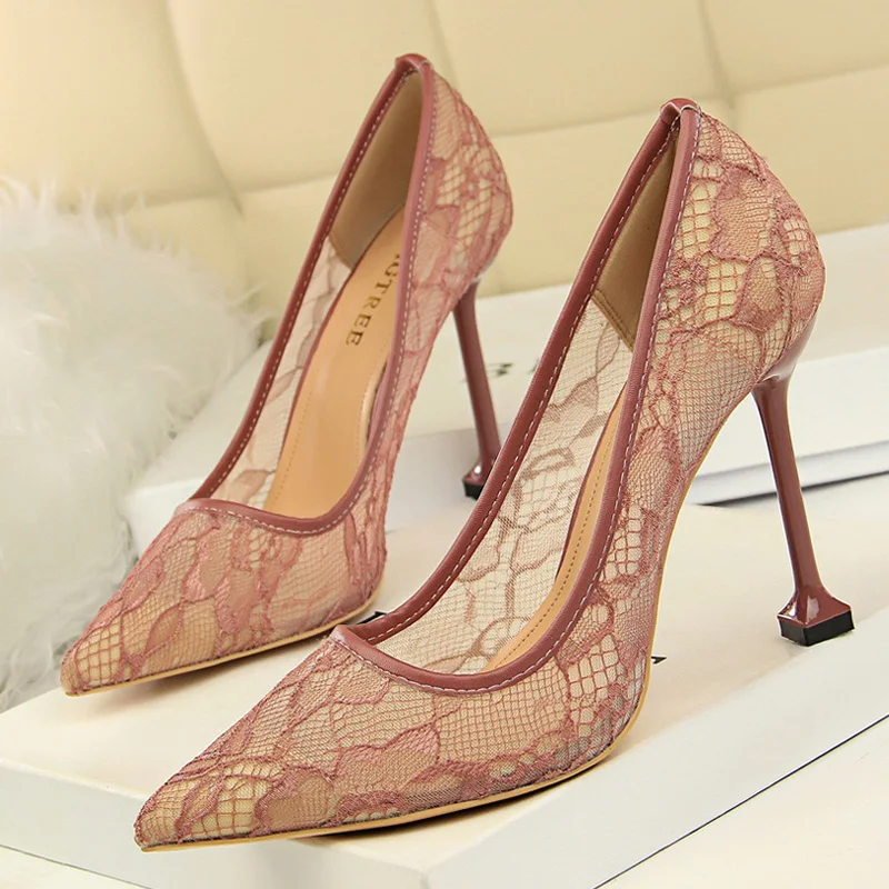 Shoes Lace Hollow Woman Pumps Stiletto Heels 2021 High Heels Nightclub Party Shoes Pointed Toe Sexy Heeled Shoes Female
Shoes Lace Hollow Woman Pumps Stiletto Heels 2021 High Heels Nightclub Party Shoes Pointed Toe Sexy Heeled Shoes Female
