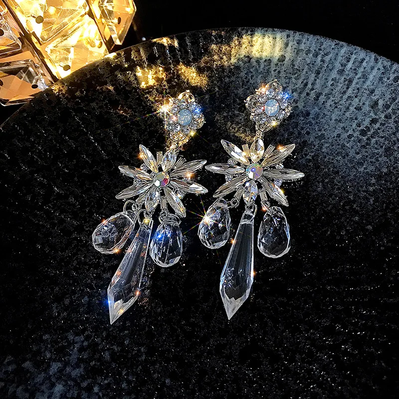 YAMEGA Shining Crystal Earrings Statement Party Luxury Designer Dangle Earrings For Women Girls Korean Fashion Jewelry Gifts
YAMEGA Shining Crystal Earrings Statement Party Luxury Designer Dangle Earrings For Women Girls Korean Fashion Jewelry Gifts