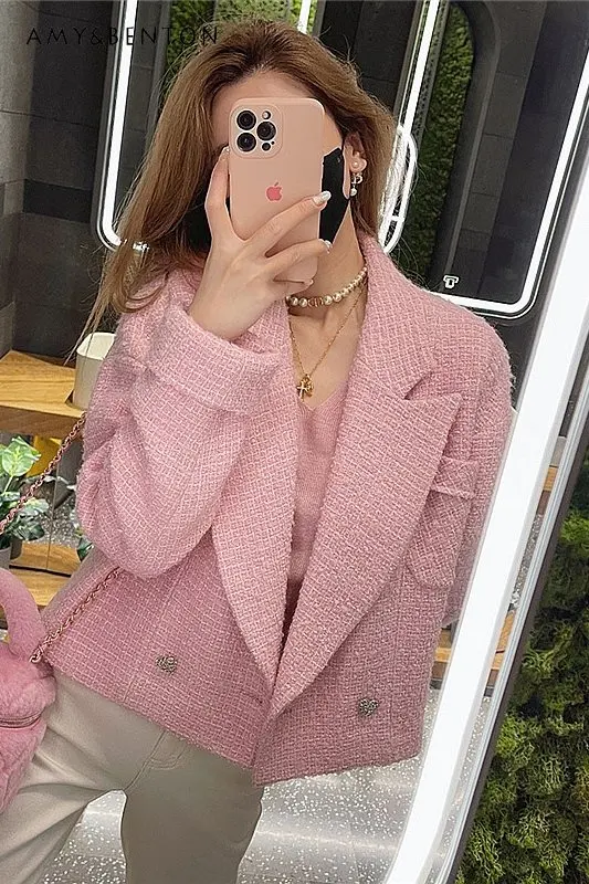 Women's Autumn and Winter Suit Collar Profile Short Coat Elegant Tweed Suit Jackets for Ladies New Fashion High Brand Coats
Women's Autumn and Winter Suit Collar Profile Short Coat Elegant Tweed Suit Jackets for Ladies New Fashion High Brand Coats