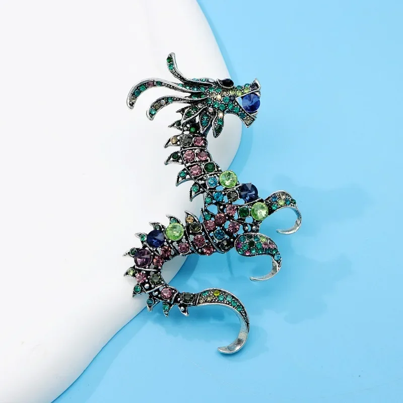 Retro Alloy Colored Rhinestone Dragon Shaped Brooch Vintage Fashion Luxury Badge Men And Women's Clothing Accessories Corsage
Retro Alloy Colored Rhinestone Dragon Shaped Brooch Vintage Fashion Luxury Badge Men And Women's Clothing Accessories Corsage