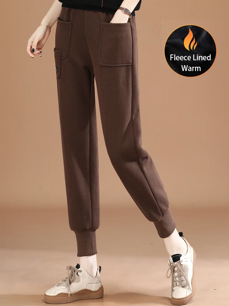 HCXR Women Pants 2023 Winter Big Pockets Elastic Waist Casual Loose Sweatpant Fleece Lined Comfortable Harem Trouser
HCXR Women Pants 2023 Winter Big Pockets Elastic Waist Casual Loose Sweatpant Fleece Lined Comfortable Harem Trouser
