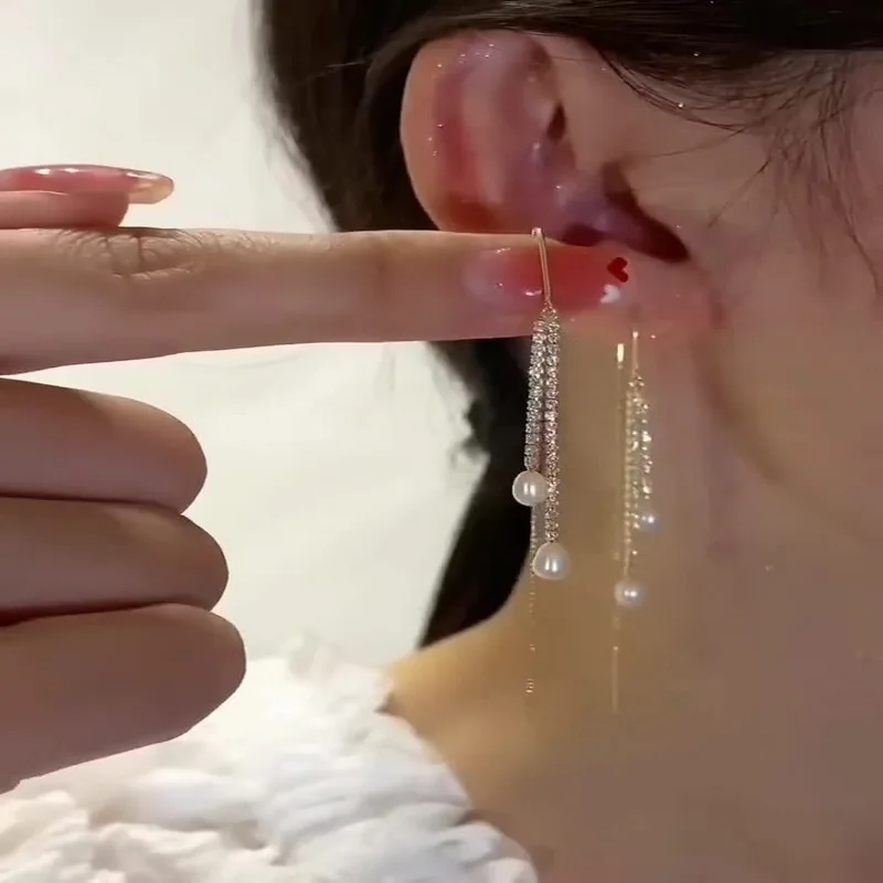 New Korean Shiny Rhinestone Long Tassel Pearl Earrings For Women Hollow Love Heart Leaf Umbrella Zircon Earring Party Jewelry
New Korean Shiny Rhinestone Long Tassel Pearl Earrings For Women Hollow Love Heart Leaf Umbrella Zircon Earring Party Jewelry