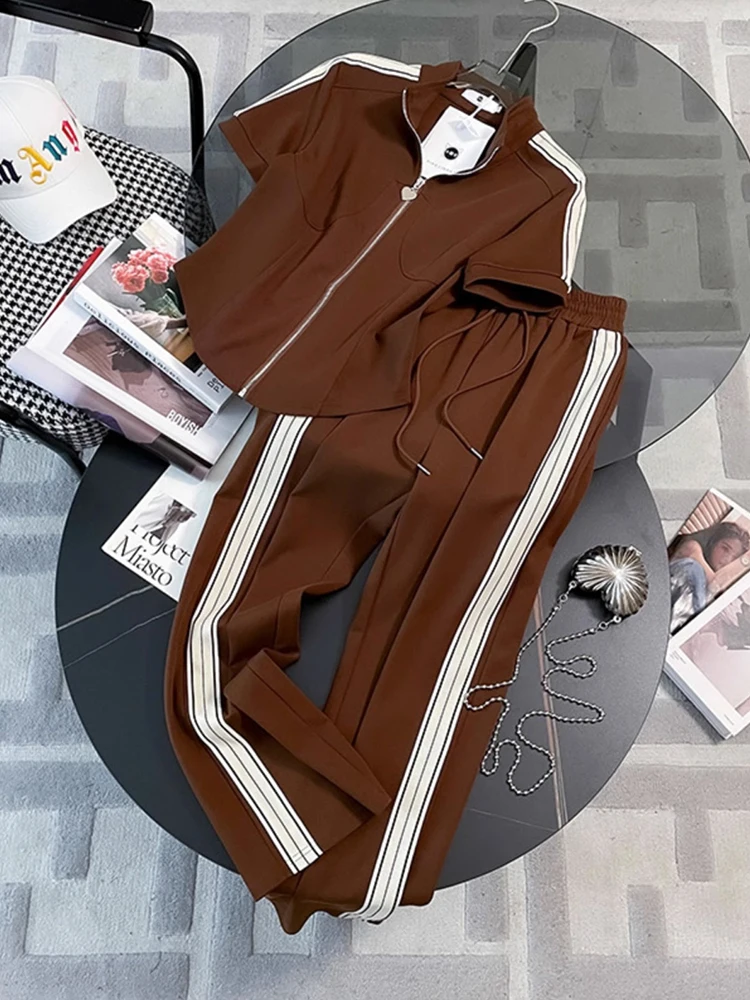 A GIRLS 2023 Summer Casual Sports Pants Two Piece Sets Women Striped Elegant Short Zipper Tops+Wide Leg Trousers Suit Female Tra
A GIRLS 2023 Summer Casual Sports Pants Two Piece Sets Women Striped Elegant Short Zipper Tops+Wide Leg Trousers Suit Female Tra