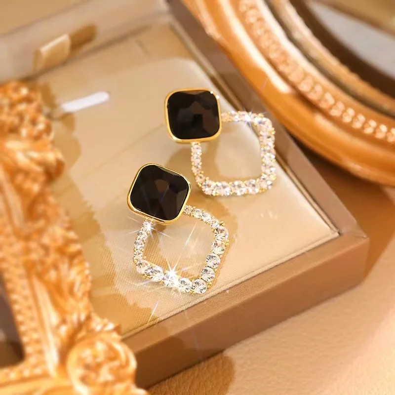 серьги женские серьги висячие бижутерия Модные темпераментные серьги в Корейском стиле с жемчугом и цветочным шариком для женщин, новинка 2022, нишевой дизайн, винтажные индивидуальные висячие серьги, ювелирные изделия
серьги женские серьги висячие бижутерия Модные темпераментные серьги в Корейском стиле с жемчугом и цветочным шариком для женщин, новинка 2022, нишевой дизайн, винтажные индивидуальные висячие серьги, ювелирные изделия