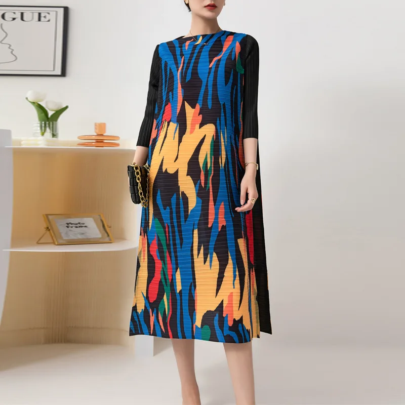 Spring and autumn new pleated dress women's fashion print a word collar large size dress
Spring and autumn new pleated dress women's fashion print a word collar large size dress