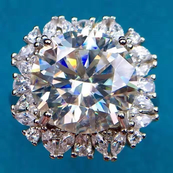 New Design 6 Carat Moissanite Diamond Ring Hearts and Arrows Cut Trend Fashion Jewelry Accessories
New Design 6 Carat Moissanite Diamond Ring Hearts and Arrows Cut Trend Fashion Jewelry Accessories