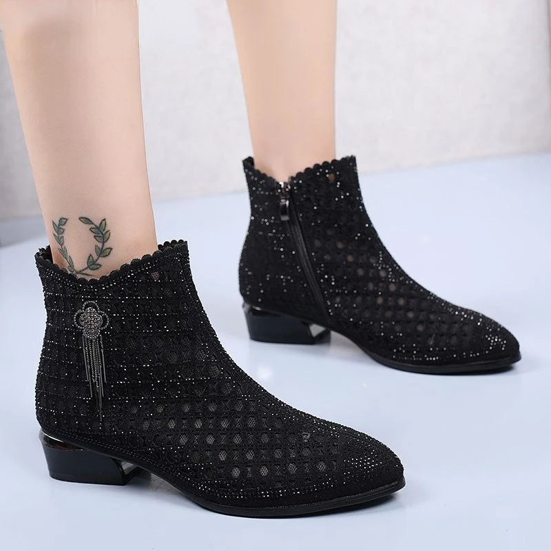 2022 новые Стразы сексуальные модные сандалии женская обувь летние сандалии кружевные туфли с острым носком женские сандалии ботильоны 
2022 новые Стразы сексуальные модные сандалии женская обувь летние сандалии кружевные туфли с острым носком женские сандалии ботильоны