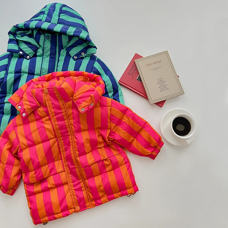 Детская полосатая куртка с капюшоном 90% на белом утином пуху, новинка 2022, зимняя стильная теплая пуховая куртка для мальчиков и девочек, женская 
Детская полосатая куртка с капюшоном 90% на белом утином пуху, новинка 2022, зимняя стильная теплая пуховая куртка для мальчиков и девочек, женская