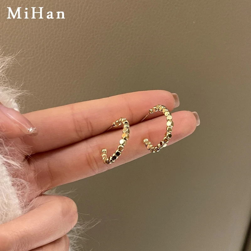 Mihan S925 needle Fashion Jewelry Simply Hoop Earrings Popular Design Hot Selling Golden Plating Bead Earrings For Women Gifts
Mihan S925 needle Fashion Jewelry Simply Hoop Earrings Popular Design Hot Selling Golden Plating Bead Earrings For Women Gifts