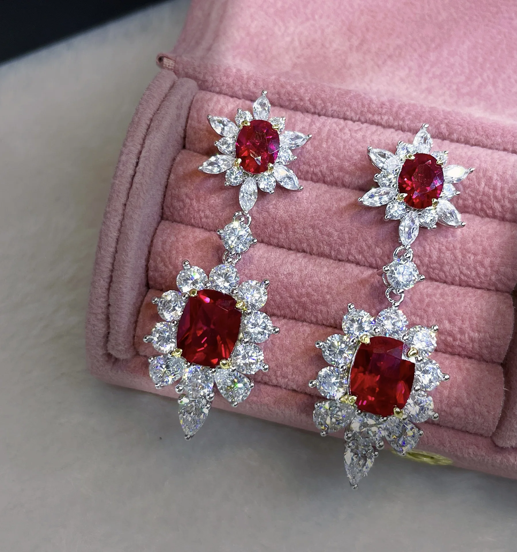 BLACK ANGEL New Temperament Tourmaline Flash Diamond Earrings for Bridal Flower Inlaid Zircon Long Earrings Female Ear Jewelry
BLACK ANGEL New Temperament Tourmaline Flash Diamond Earrings for Bridal Flower Inlaid Zircon Long Earrings Female Ear Jewelry