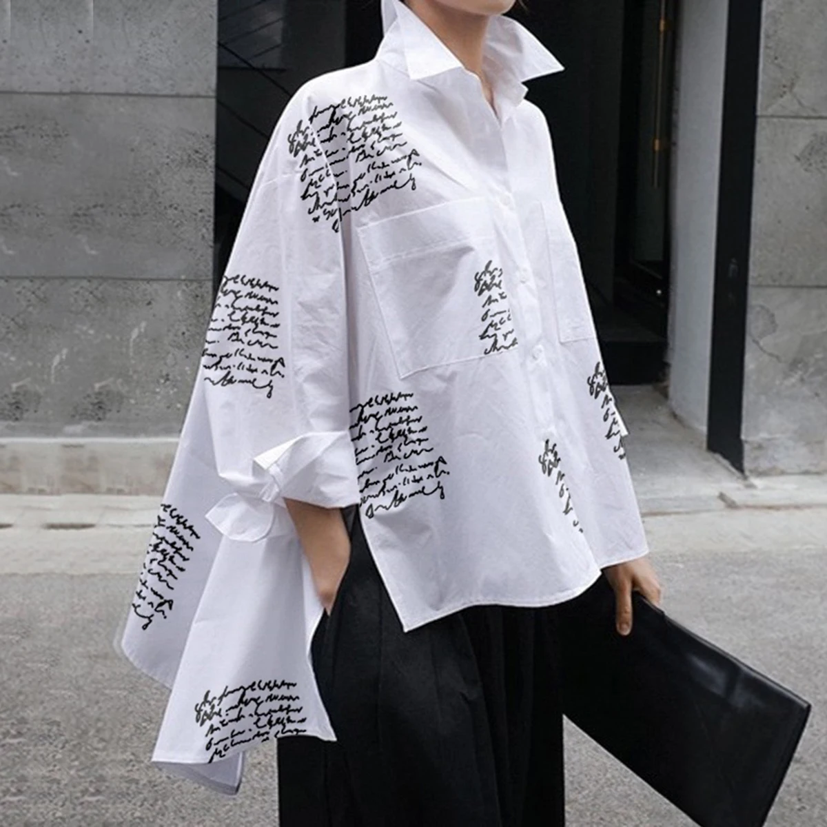 Yeezzi 2022 Summer Spring New Fashion White Loose Casual Letter Print High-Low Lapel Long Sleeves Fitness Blouse for Women
Yeezzi 2022 Summer Spring New Fashion White Loose Casual Letter Print High-Low Lapel Long Sleeves Fitness Blouse for Women