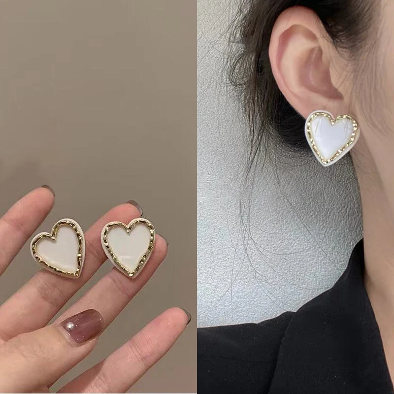 Popular Vintage Hyperbole Irregular Glass Black Heart-shaped Stud Earrings For Woman Girl Party Earrings Fashion Gift
Popular Vintage Hyperbole Irregular Glass Black Heart-shaped Stud Earrings For Woman Girl Party Earrings Fashion Gift