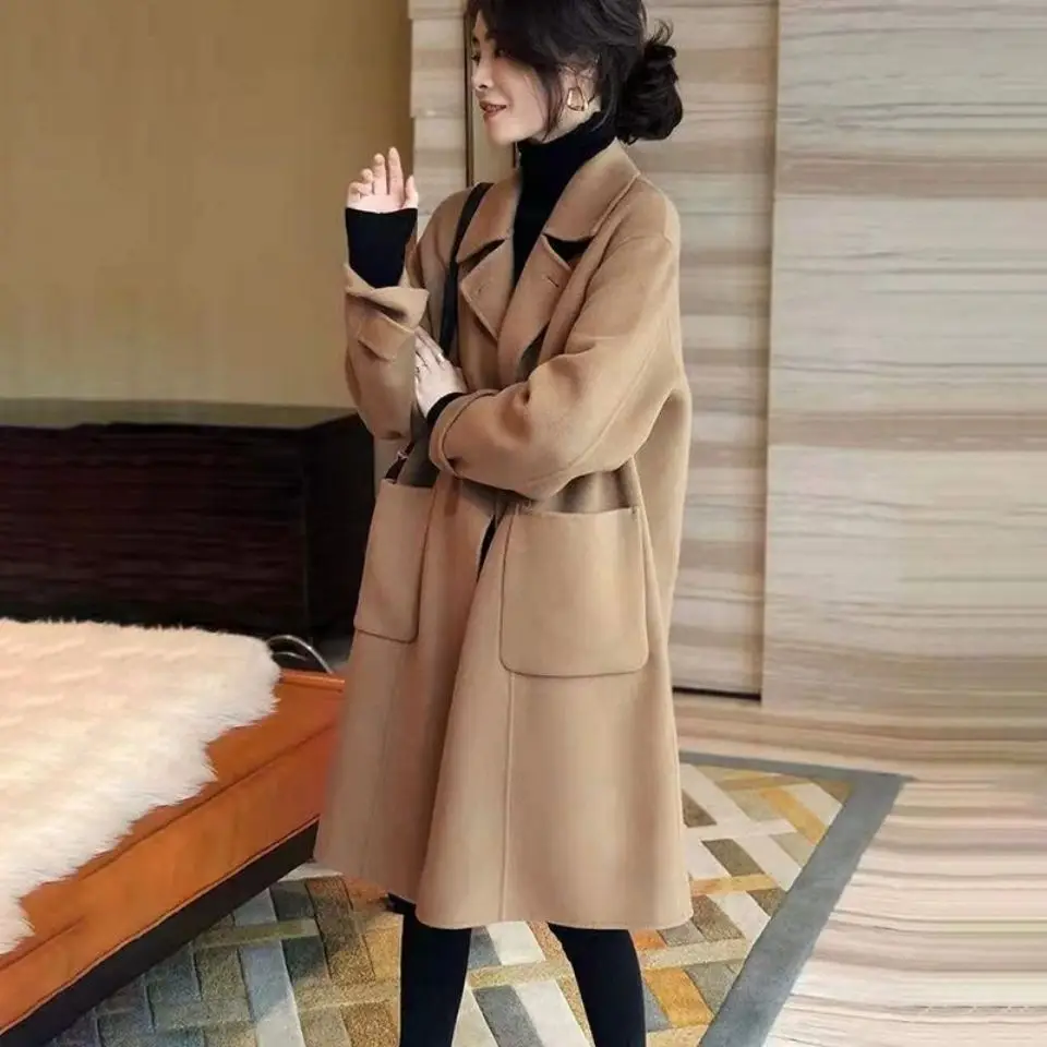 2022 New Winter Woman Coat Fashion Korean Preppy Style Cashmere Casual Warm Loose Long Sleeve Solid Woolen Coat Tops E118
2022 New Winter Woman Coat Fashion Korean Preppy Style Cashmere Casual Warm Loose Long Sleeve Solid Woolen Coat Tops E118