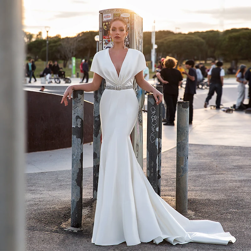 Classic Deep V-Neck Mermaid Wedding Dresses Flare Sleeve Lace Appliques Bridal Gowns Customizable Vestido De
Classic Deep V-Neck Mermaid Wedding Dresses Flare Sleeve Lace Appliques Bridal Gowns Customizable Vestido De