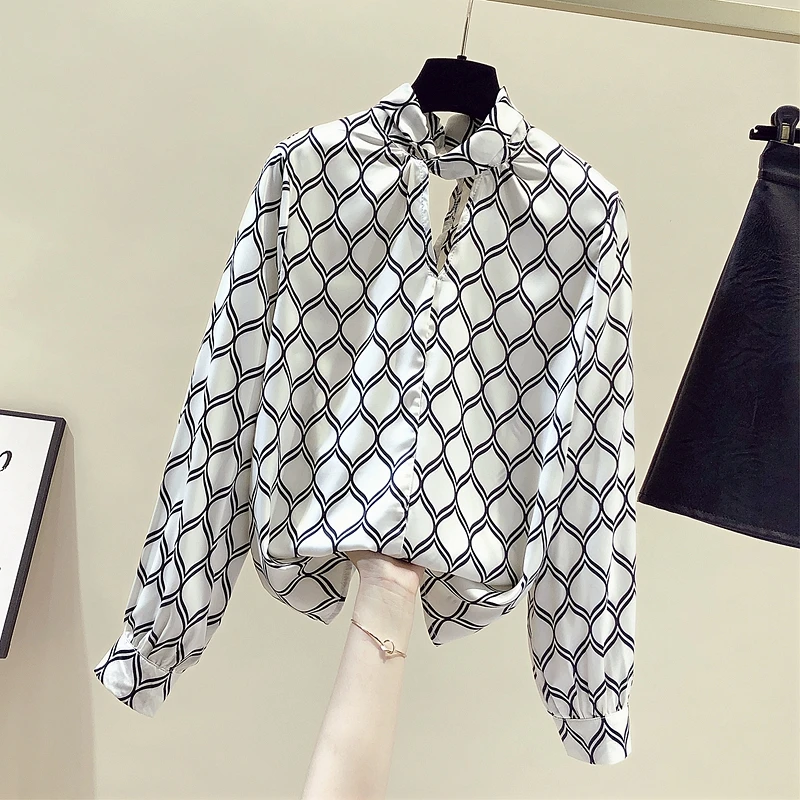 SuperAen Women's Plaid Scarf Collar Full Silk Shirt 2022 Spring New Satin Mulberry Blouse Office Lady Women Tops
SuperAen Women's Plaid Scarf Collar Full Silk Shirt 2022 Spring New Satin Mulberry Blouse Office Lady Women Tops