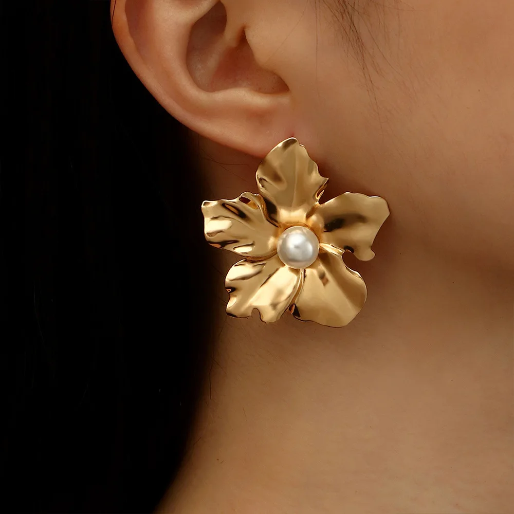 Fashion Personality Exaggerated Golden Flower Earrings Female Trend Simple Pearl Creative Earrings Party Jewelry Birthday Gift
Fashion Personality Exaggerated Golden Flower Earrings Female Trend Simple Pearl Creative Earrings Party Jewelry Birthday Gift