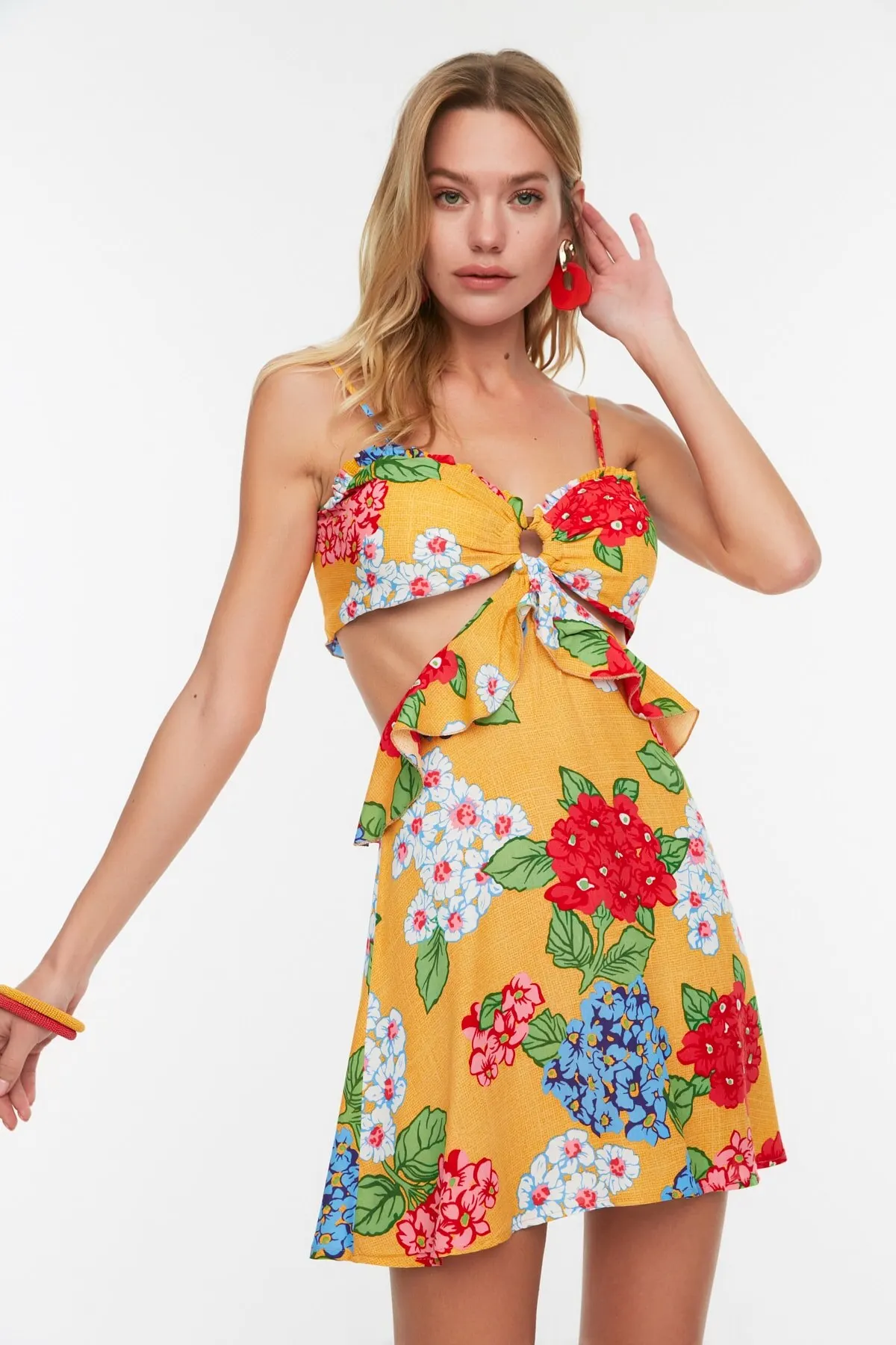Women's Dress Yellow Floral Pattern Cut Out Detailed Summer Fashion Casual Short Sleeve Elegant Dress
Women's Dress Yellow Floral Pattern Cut Out Detailed Summer Fashion Casual Short Sleeve Elegant Dress