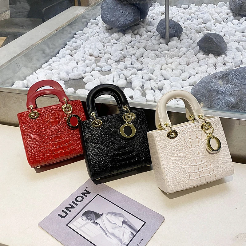 Leather women's bag 2022 new trendy crocodile pattern Diana bag retro luxury brand shoulder messenger bag cross body bags 
Leather women's bag 2022 new trendy crocodile pattern Diana bag retro luxury brand shoulder messenger bag cross body bags