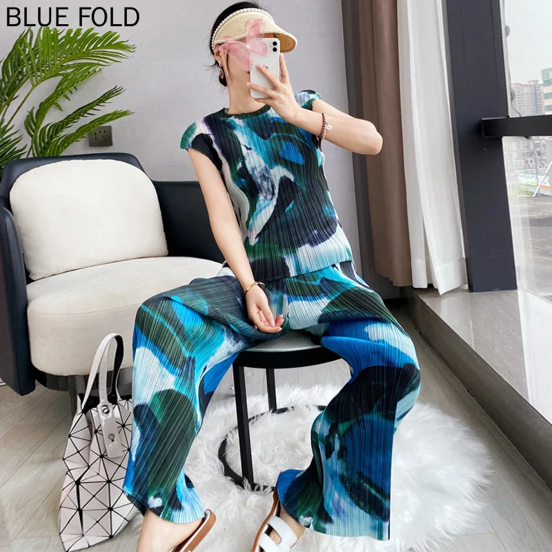 Miyake Pleated Suit Summer Graffiti Print T-shirt Women's High Waist Straight Pants Two-piece Set PLEATS Ensemble Femme
Miyake Pleated Suit Summer Graffiti Print T-shirt Women's High Waist Straight Pants Two-piece Set PLEATS Ensemble Femme