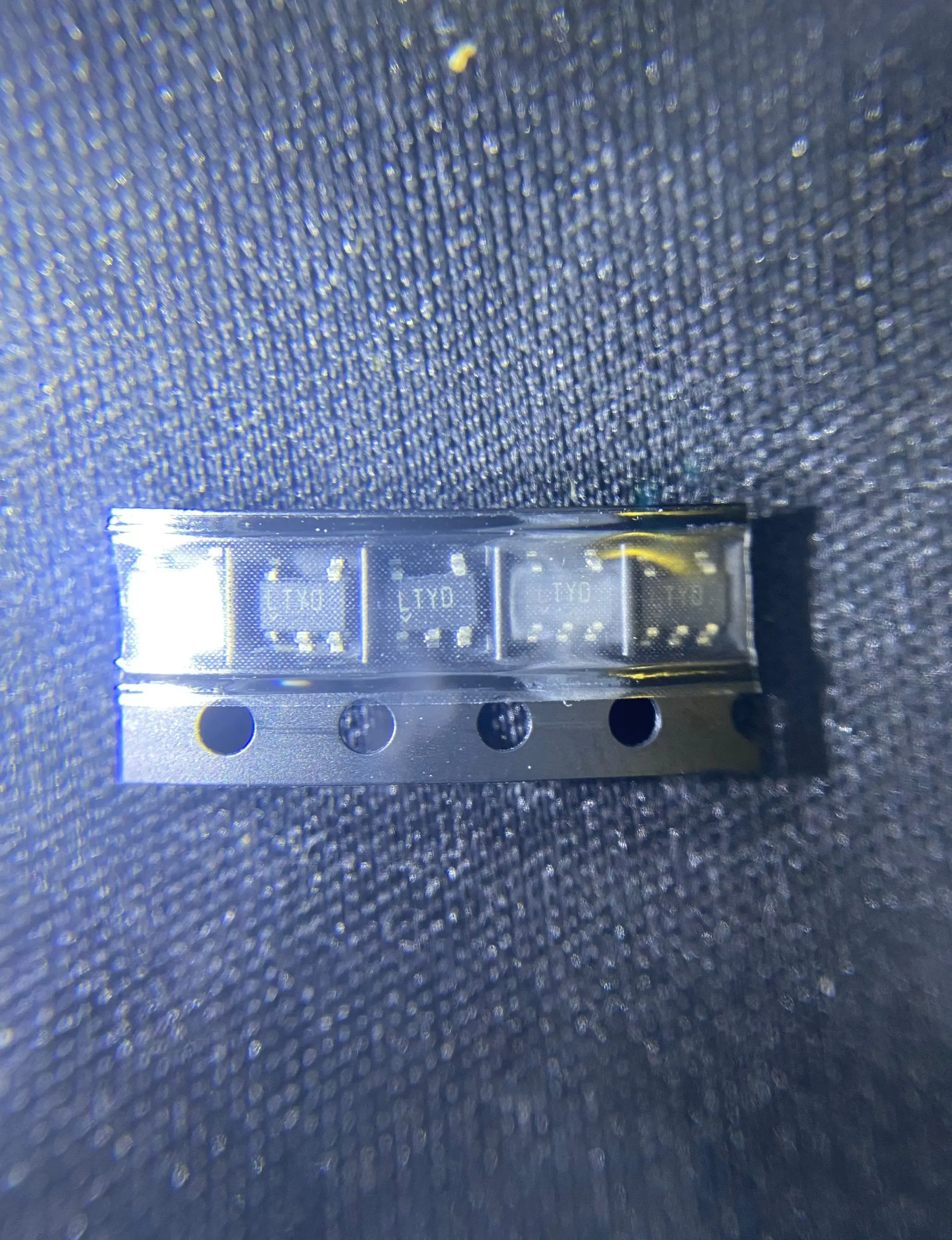 5pcs/lot LT1716 LT1716CS5 LT1716CS5#TRPBF LTYD SOT23-5 100% NEW Original free shipping
5pcs/lot LT1716 LT1716CS5 LT1716CS5#TRPBF LTYD SOT23-5 100% NEW Original free shipping