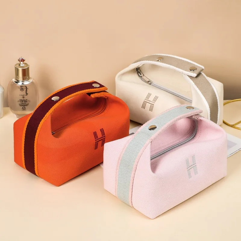ins Simple Waterproof Canvas Makeup Pouch Fashion fall New Cosmetic Bag Women Makeup Organizer Toiletry Bag Travel Cosmetics Bag
ins Simple Waterproof Canvas Makeup Pouch Fashion fall New Cosmetic Bag Women Makeup Organizer Toiletry Bag Travel Cosmetics Bag