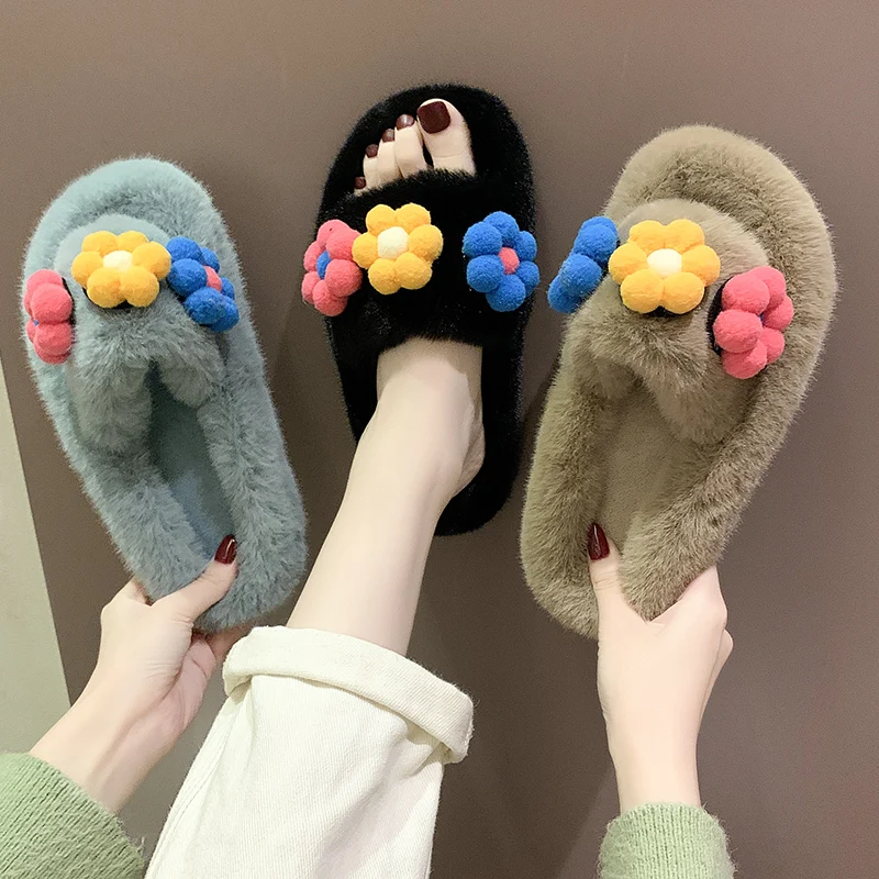 2021 autumn and winter girl's heart flowers cross ladies thick bottom home hairy slippers 2567
2021 autumn and winter girl's heart flowers cross ladies thick bottom home hairy slippers 2567