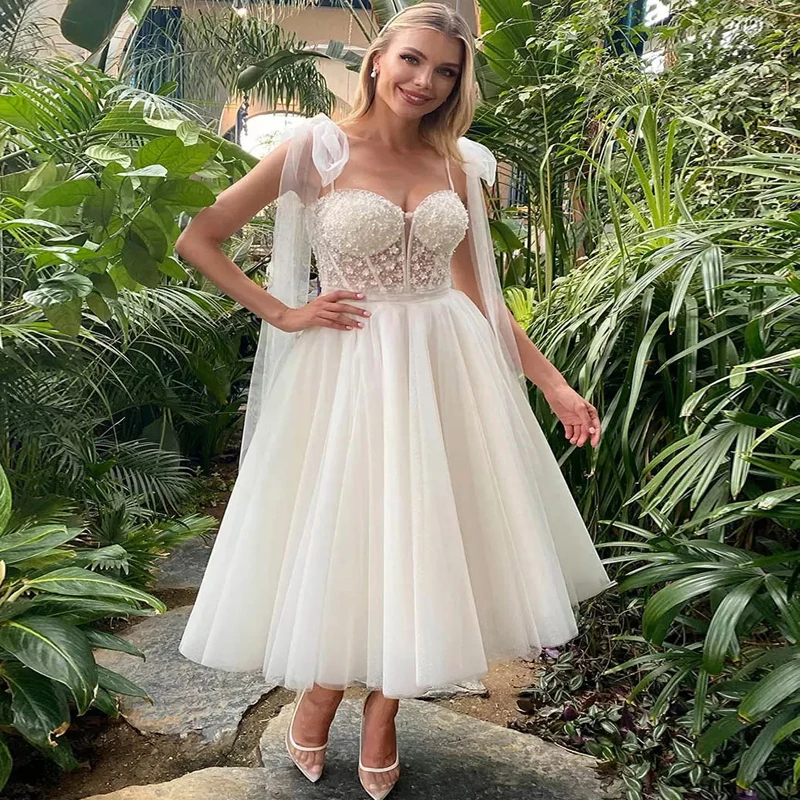 Ivory Boho Short Wedding Dresses Spaghetti Strap Ankle Length Bridal Gown Bead Top with 3D Flower Garden Robe De Mariage
Ivory Boho Short Wedding Dresses Spaghetti Strap Ankle Length Bridal Gown Bead Top with 3D Flower Garden Robe De Mariage