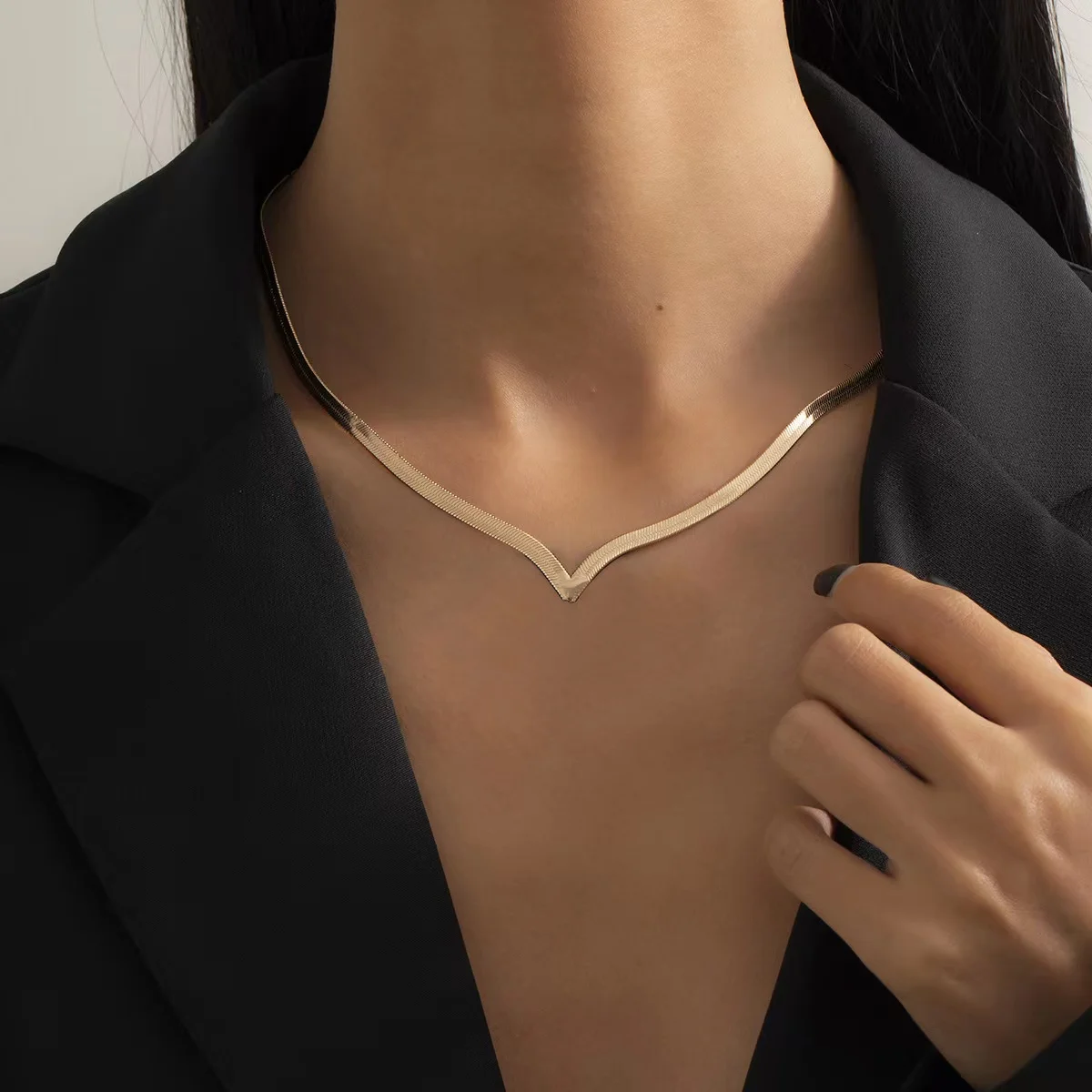 Sexy Flat Snake Chain Gold Leaf Chain Collar Necklace V Shape Gold Necklace Ladies Men Punk Necklace Jewelry Gift
Sexy Flat Snake Chain Gold Leaf Chain Collar Necklace V Shape Gold Necklace Ladies Men Punk Necklace Jewelry Gift