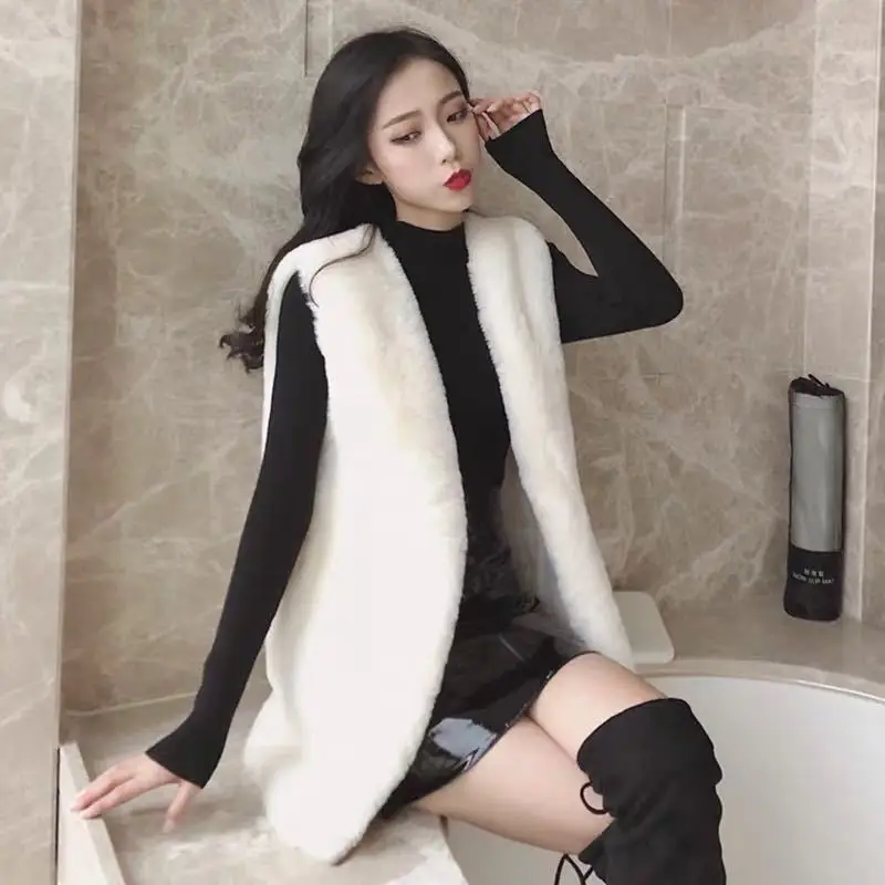 Women's Fur Vest New Autumn Fake Fox Fur Vest Female Solid Street Casual Sleeveless Jacket Vest Waistcoat Outerwear Jacket G89
Women's Fur Vest New Autumn Fake Fox Fur Vest Female Solid Street Casual Sleeveless Jacket Vest Waistcoat Outerwear Jacket G89